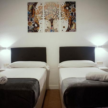 Hostal Artico Madrid Bagian luar foto