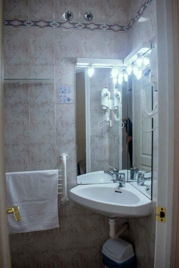 Hostal Artico Madrid Bagian luar foto