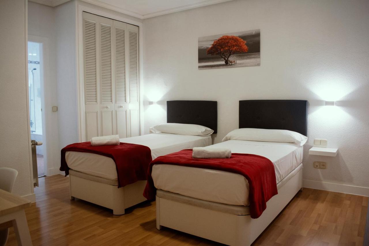 Hostal Artico Madrid Bagian luar foto