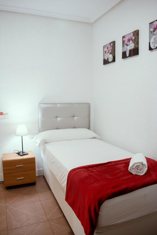 Hostal Artico Madrid Bagian luar foto