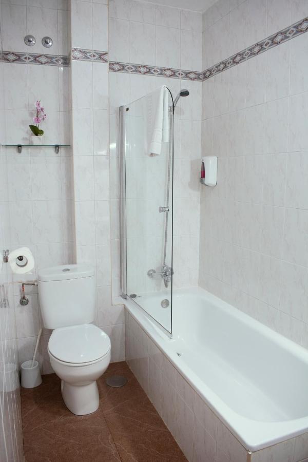 Hostal Artico Madrid Bagian luar foto