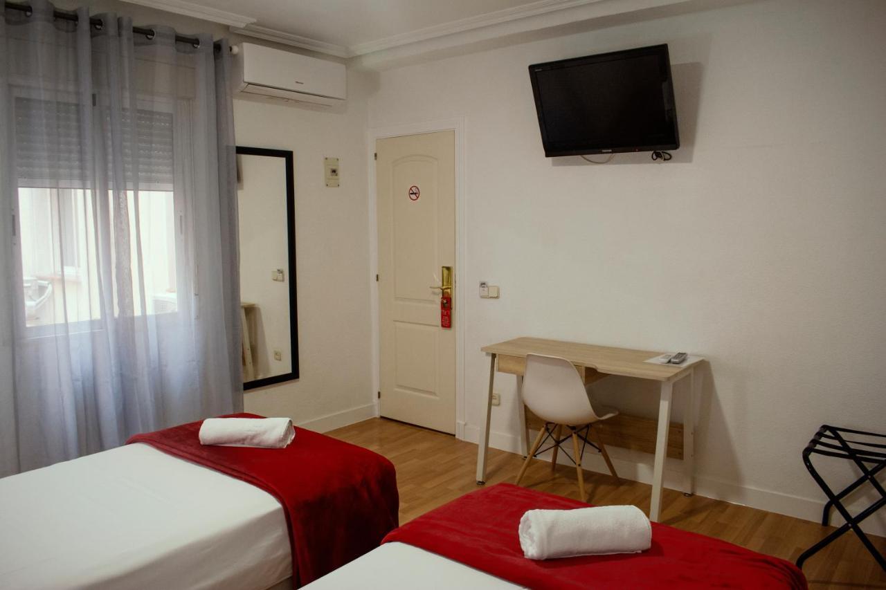 Hostal Artico Madrid Bagian luar foto