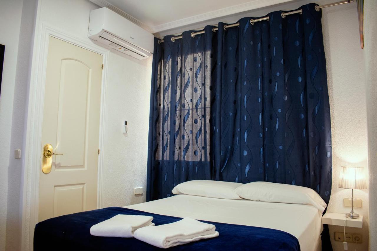 Hostal Artico Madrid Bagian luar foto
