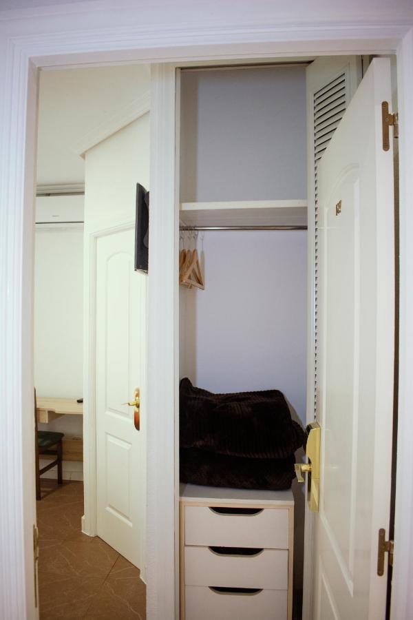 Hostal Artico Madrid Bagian luar foto