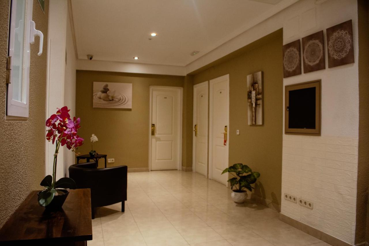 Hostal Artico Madrid Bagian luar foto