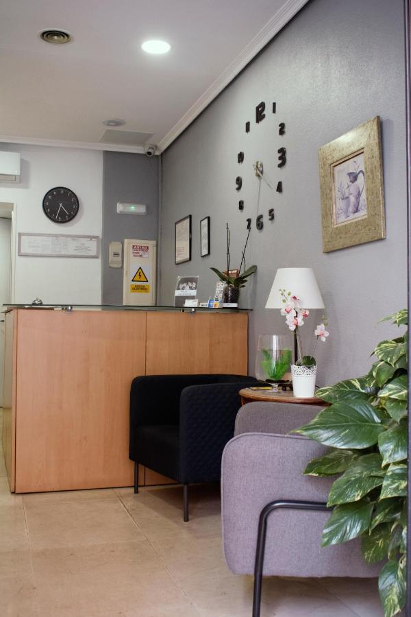 Hostal Artico Madrid Bagian luar foto