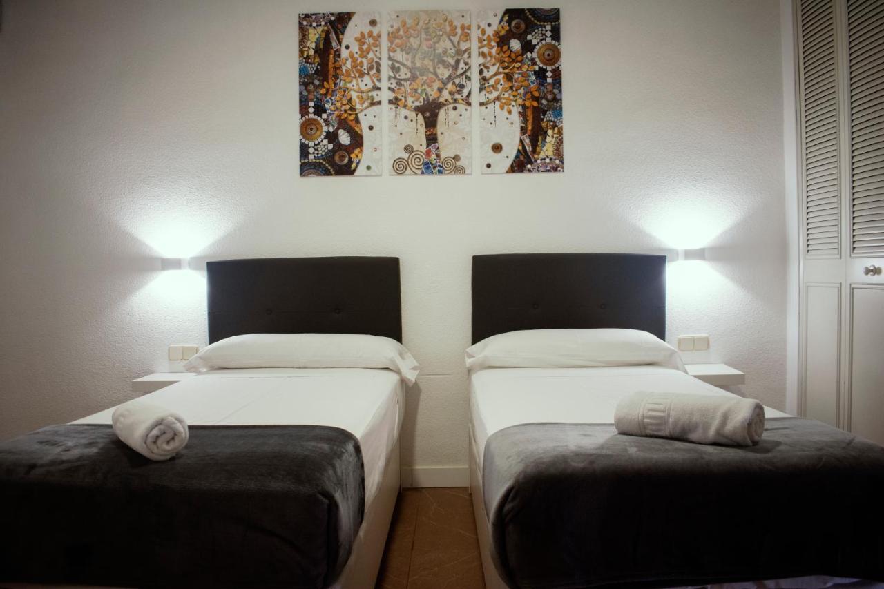 Hostal Artico Madrid Bagian luar foto