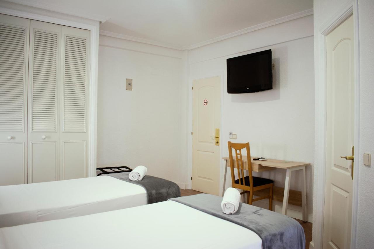 Hostal Artico Madrid Bagian luar foto