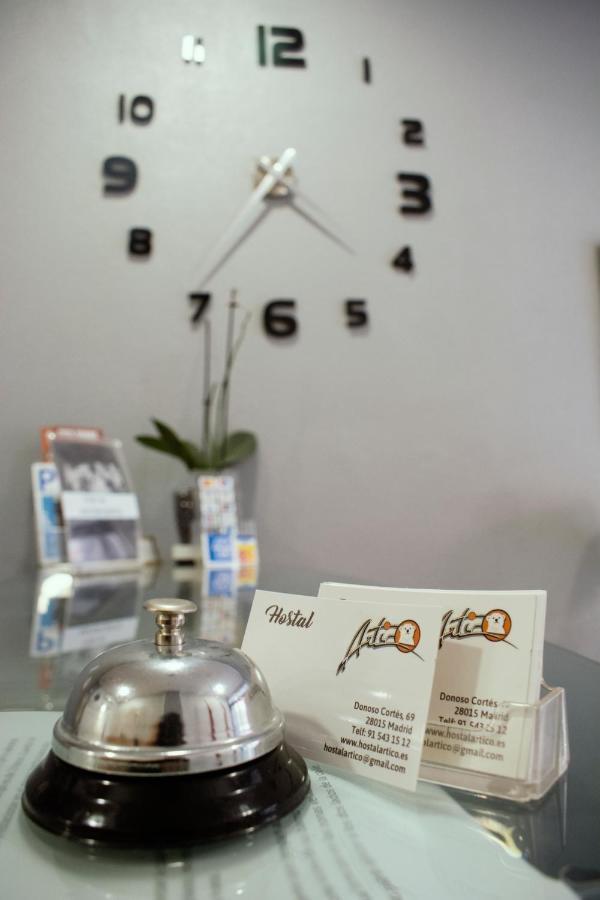 Hostal Artico Madrid Bagian luar foto