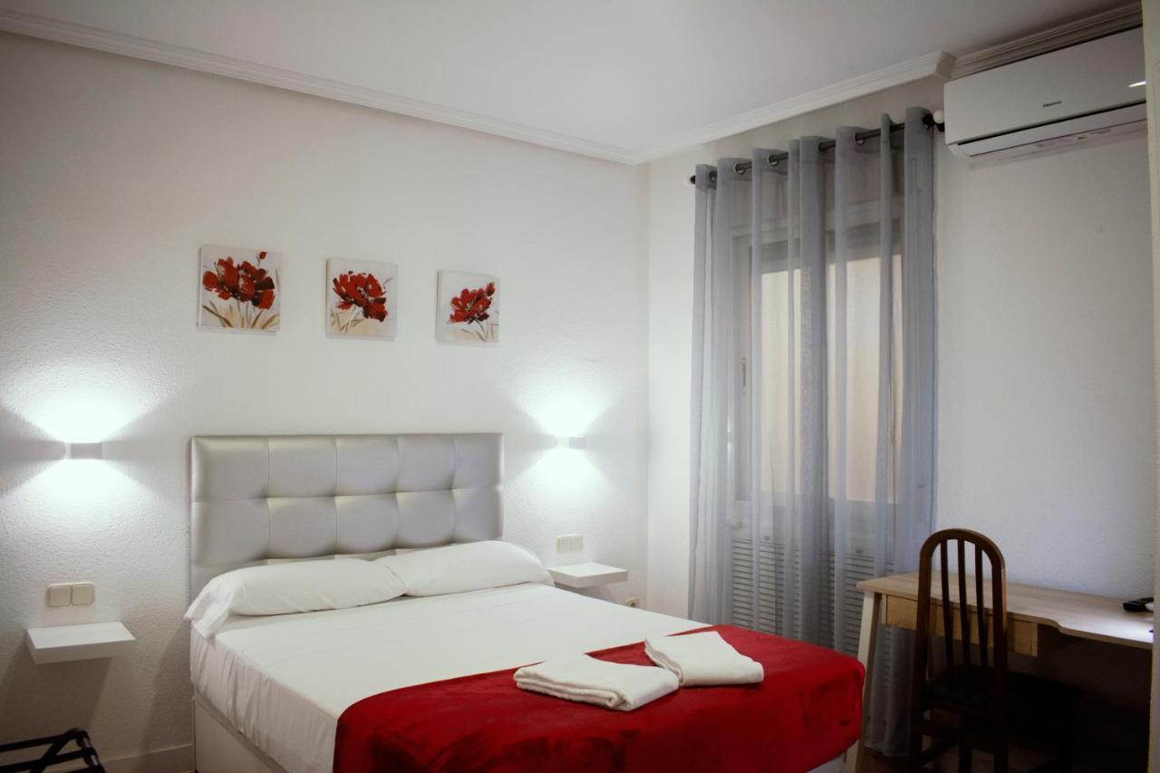 Hostal Artico Madrid Bagian luar foto
