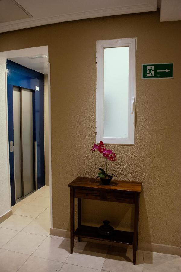 Hostal Artico Madrid Bagian luar foto