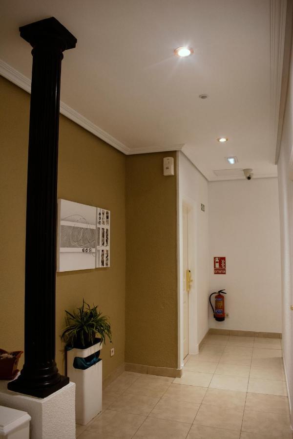 Hostal Artico Madrid Bagian luar foto