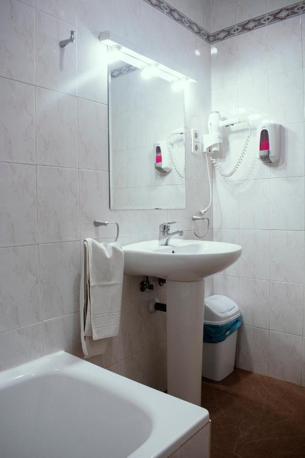 Hostal Artico Madrid Bagian luar foto