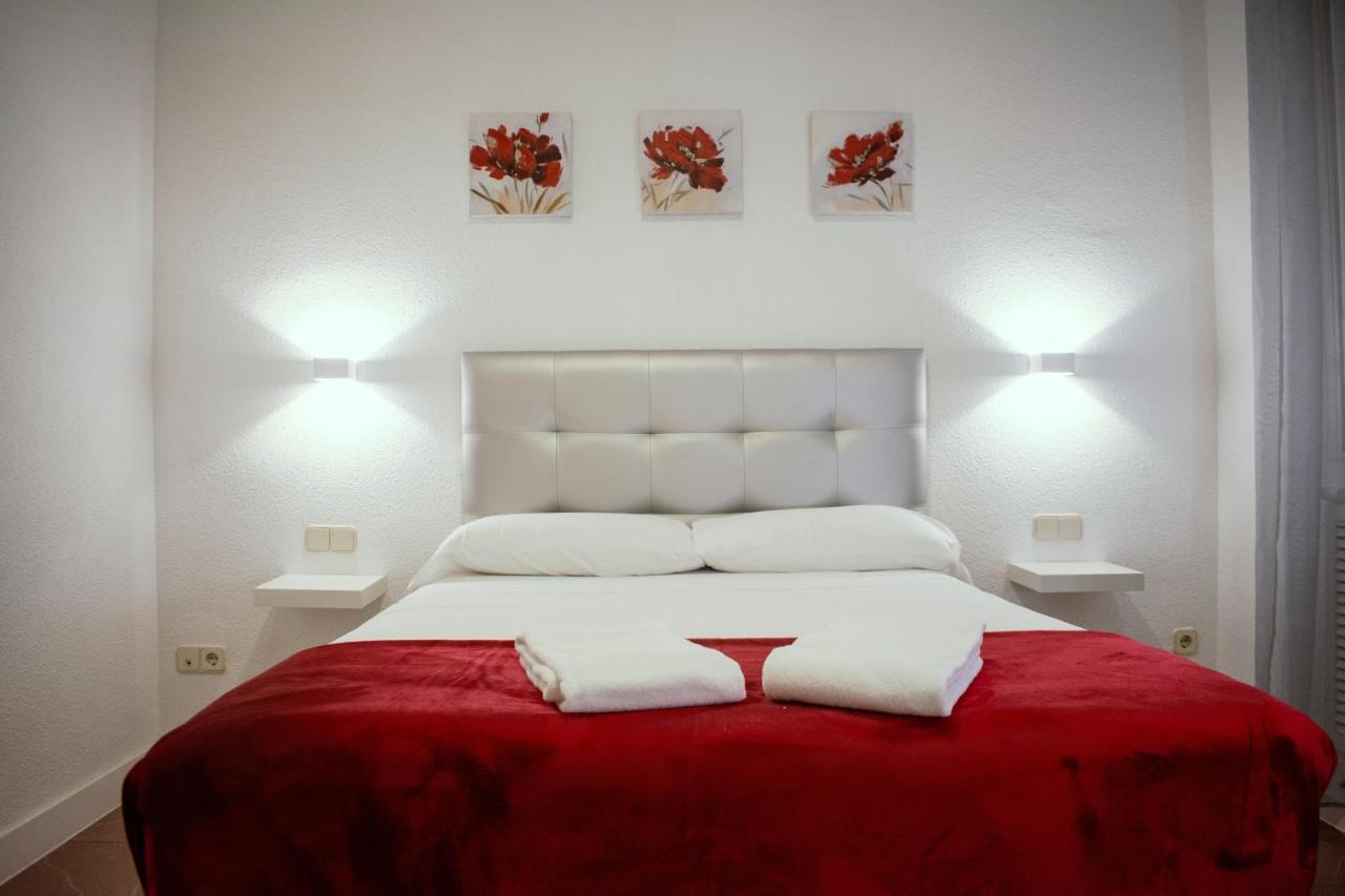 Hostal Artico Madrid Bagian luar foto