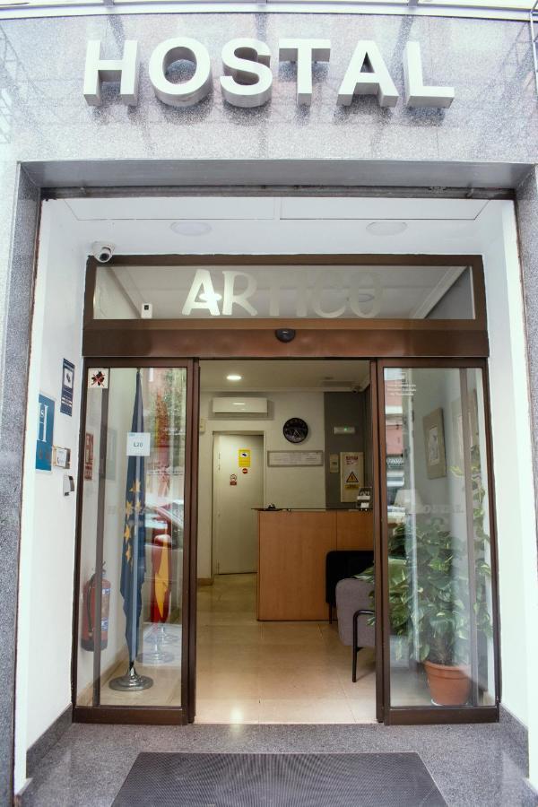 Hostal Artico Madrid Bagian luar foto