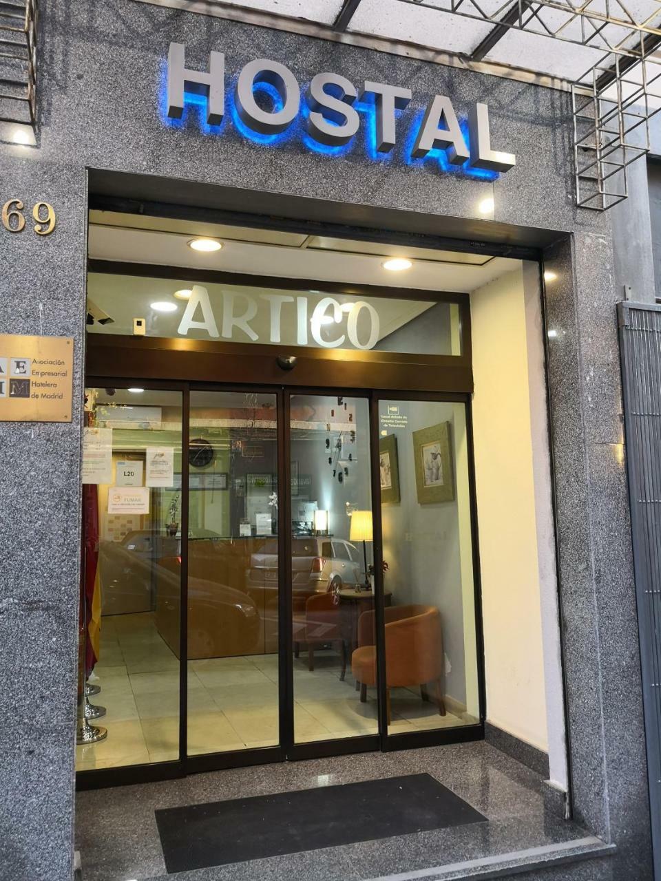 Hostal Artico Madrid Bagian luar foto